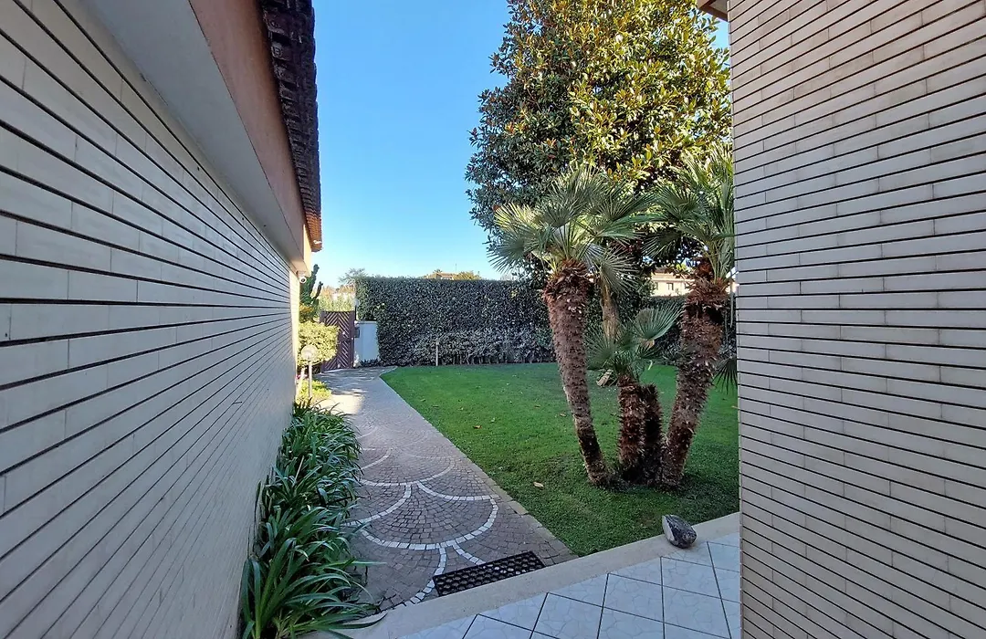 Villa Gisi Guest House-1