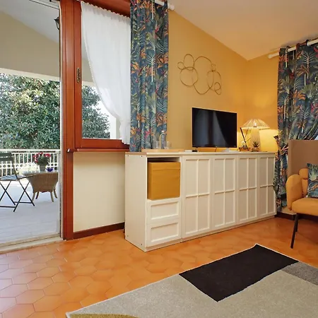 Villa Gisi Guest House-3